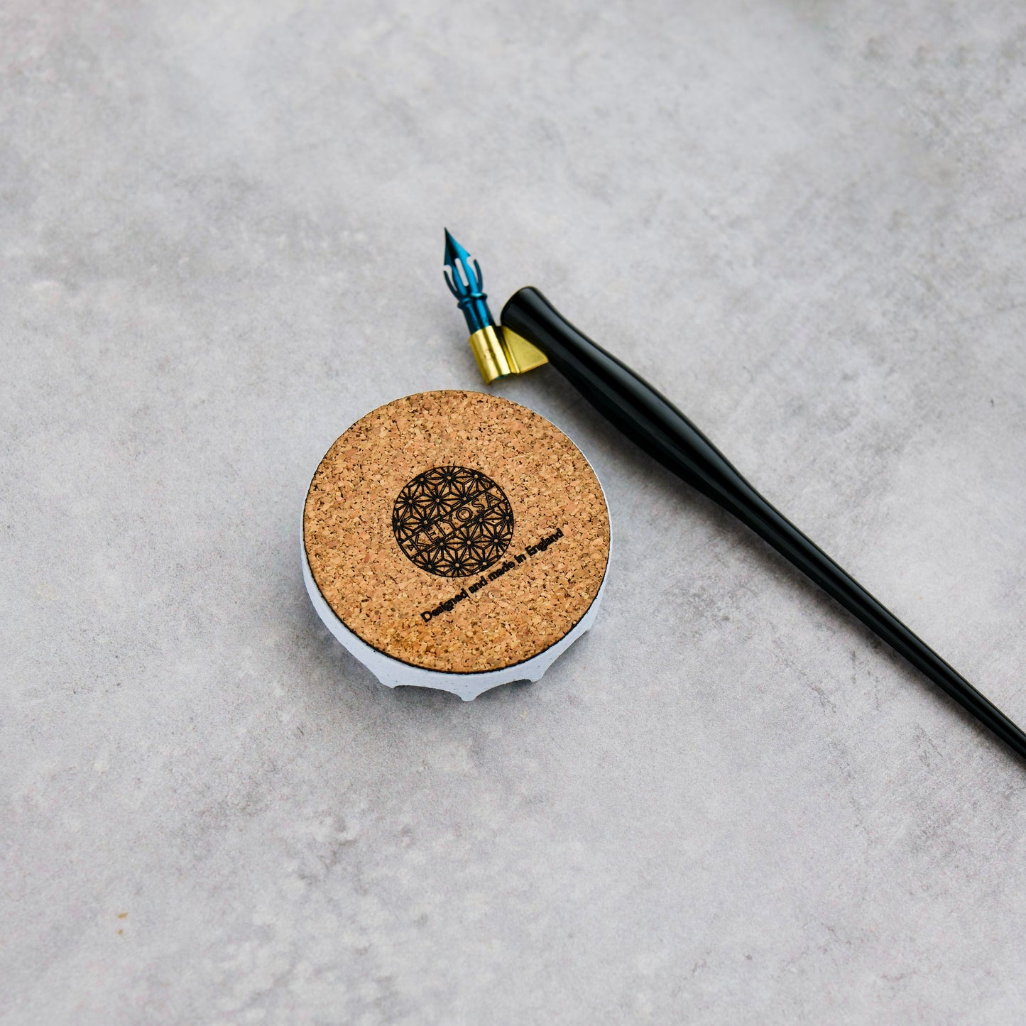 Hue Tani Pen Rest