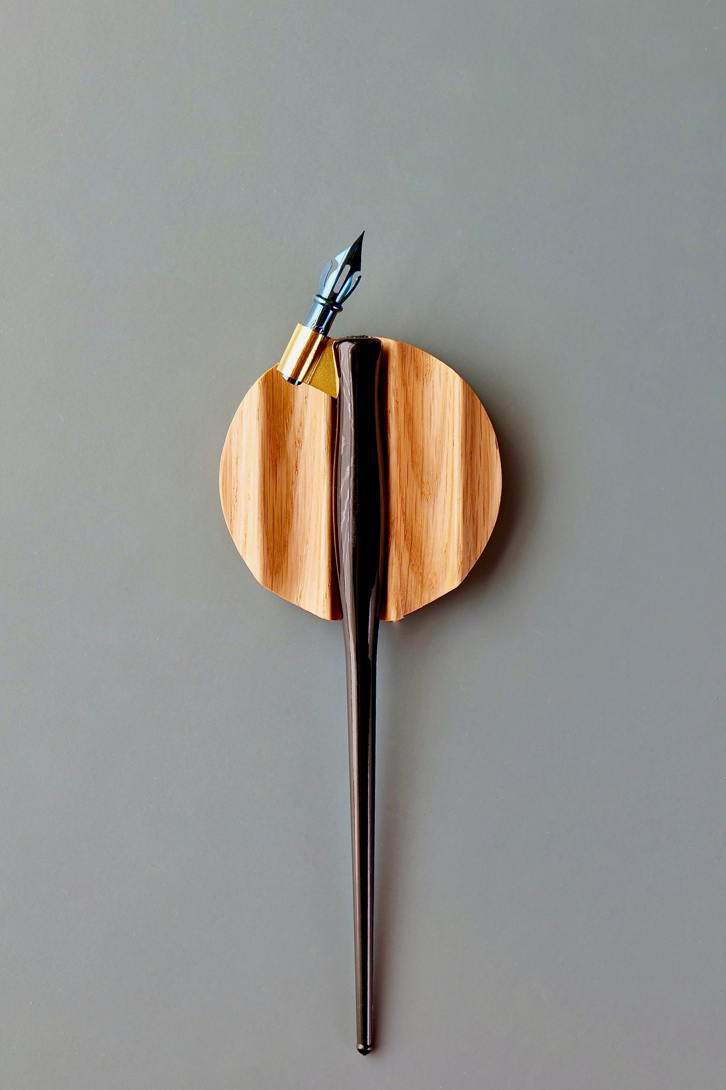 Tani - Wooden pen rest