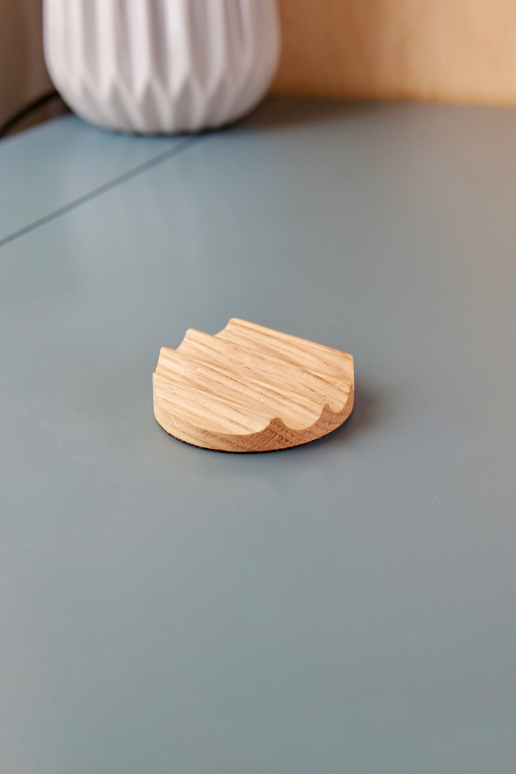 Tani - Wooden pen rest