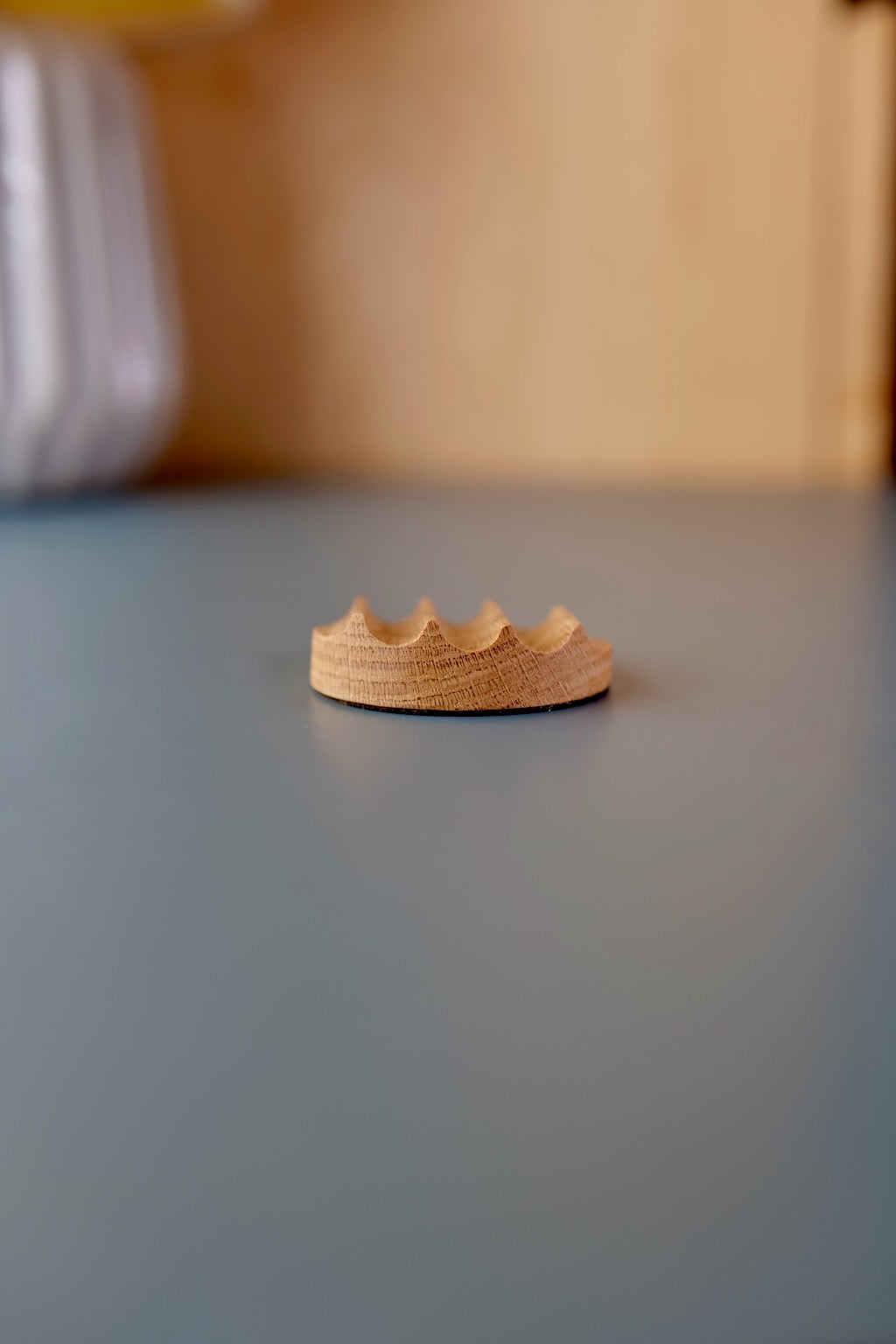 Tani - Wooden pen rest