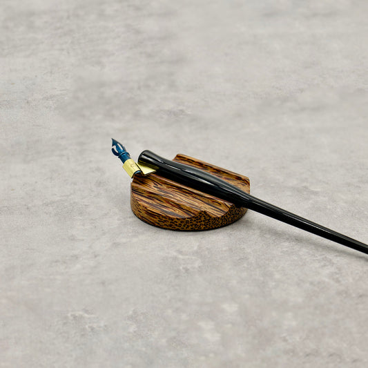 Limited edition - Palm wood Tani Pen Rest