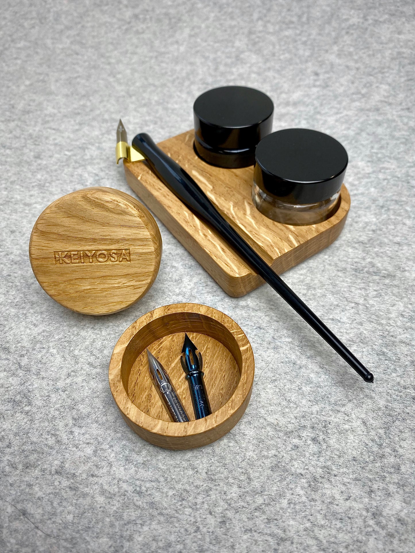 Calligraphy ink pot holder
