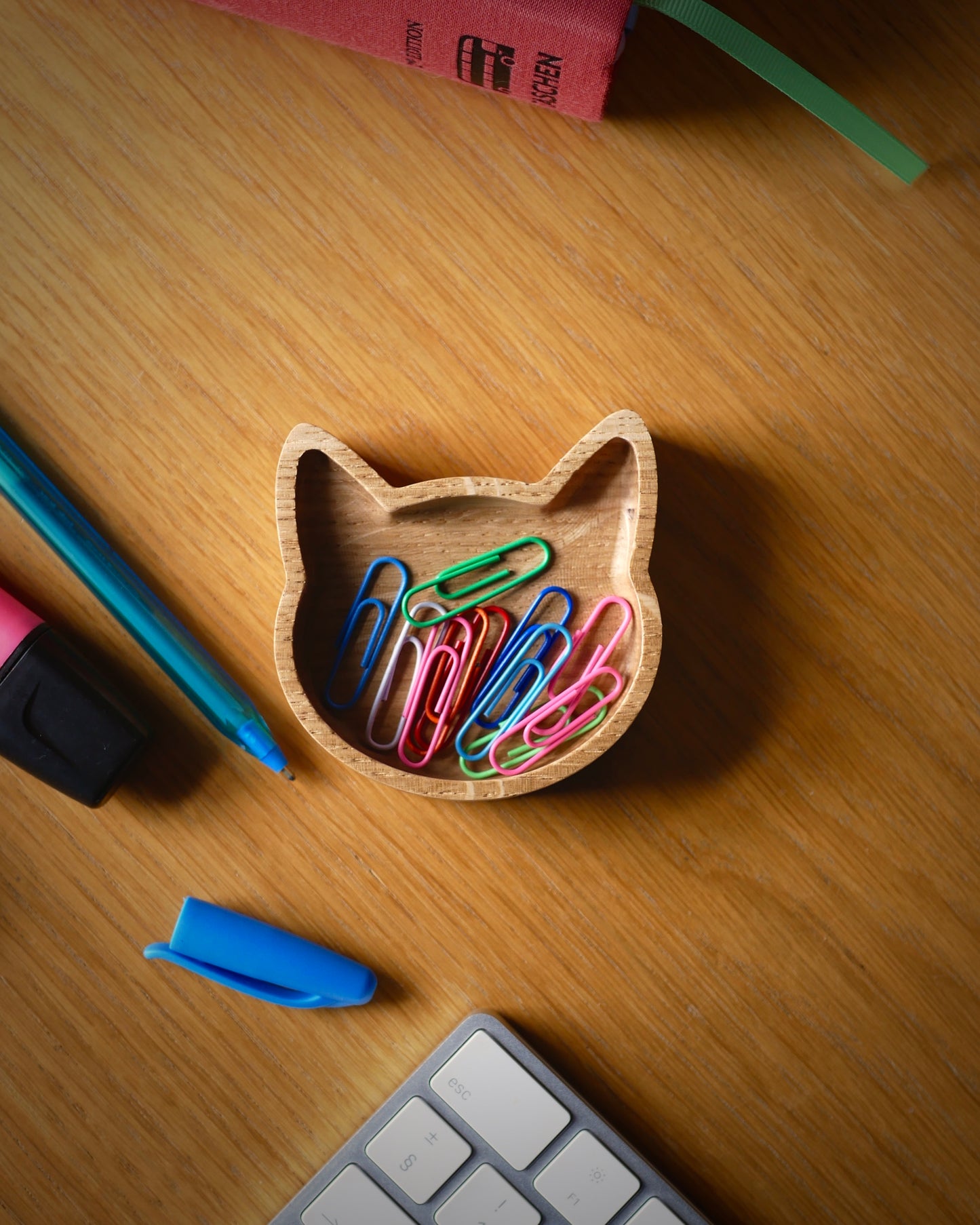 Cat and dog desk tidy