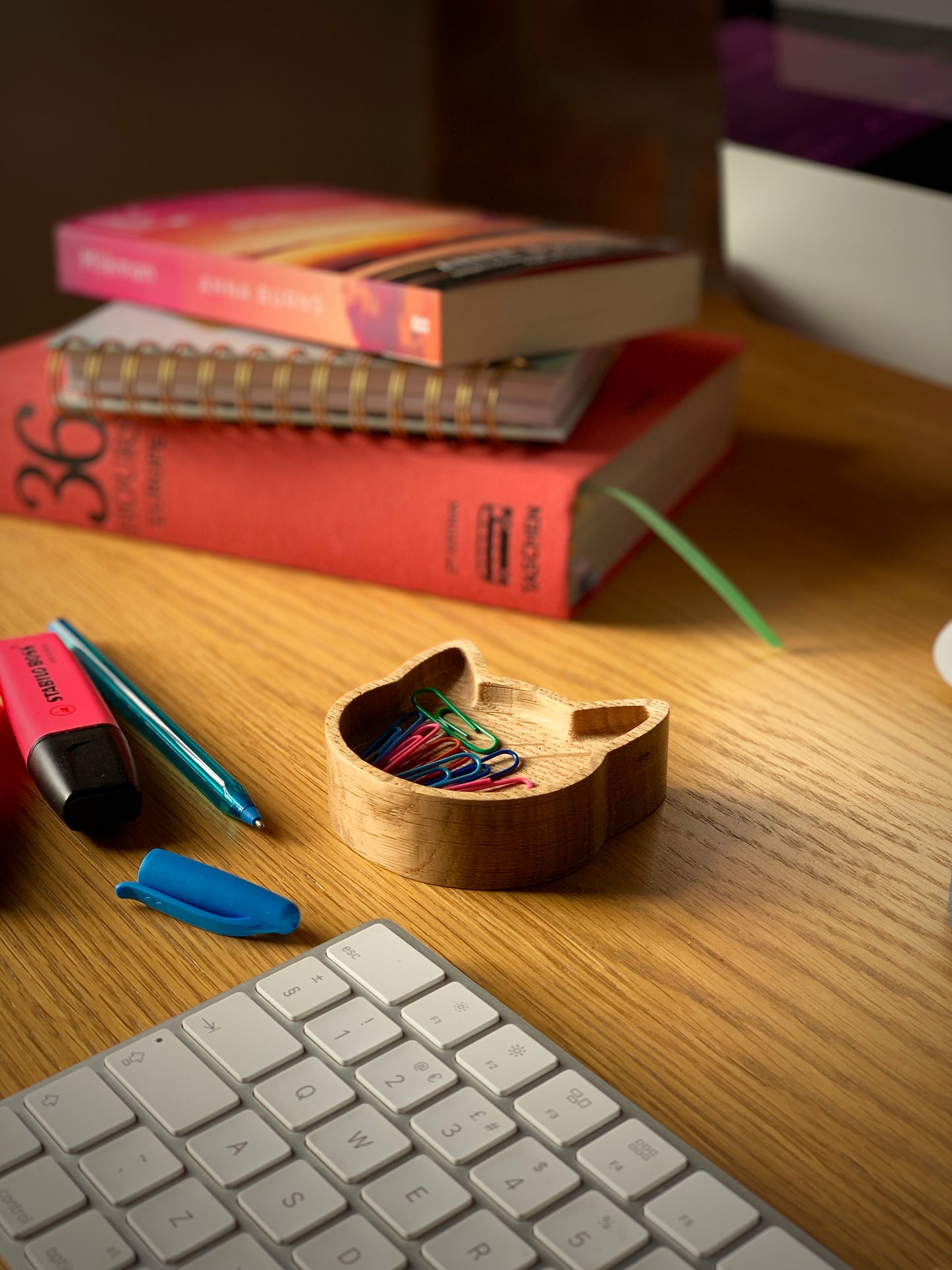 Cat and dog desk tidy