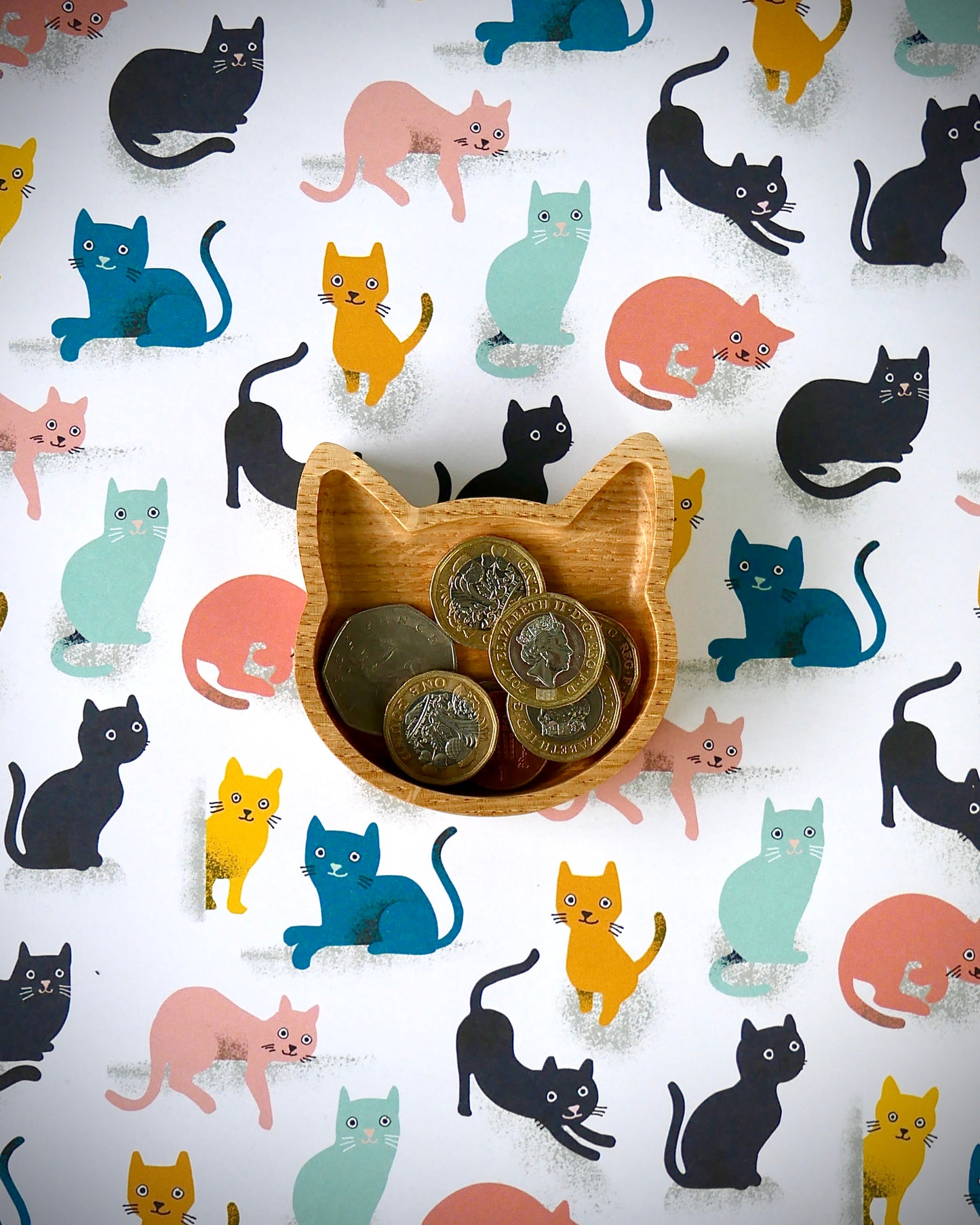 Cat and dog desk tidy