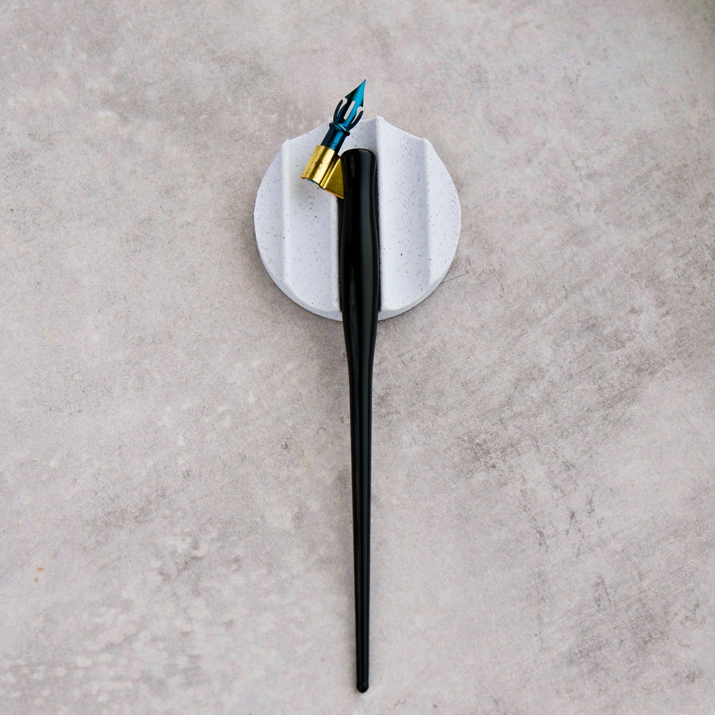 Hue Tani Pen Rest
