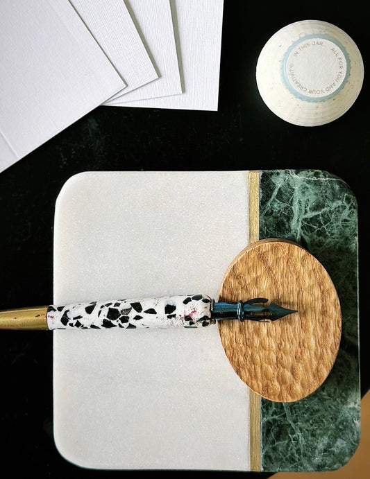 Tsuki oak pen rest
