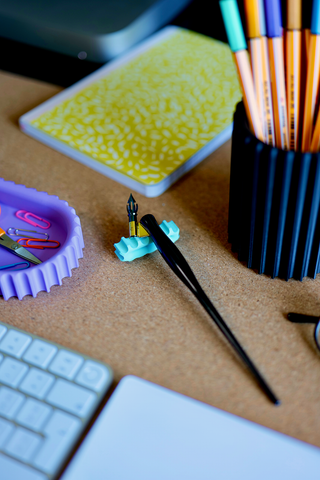 Hue Pen rest