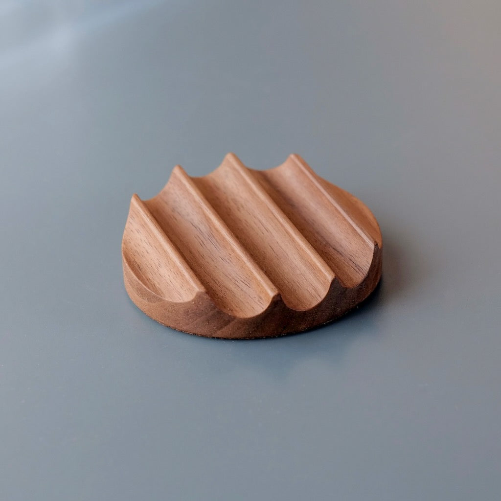 Tani - Wooden pen rest