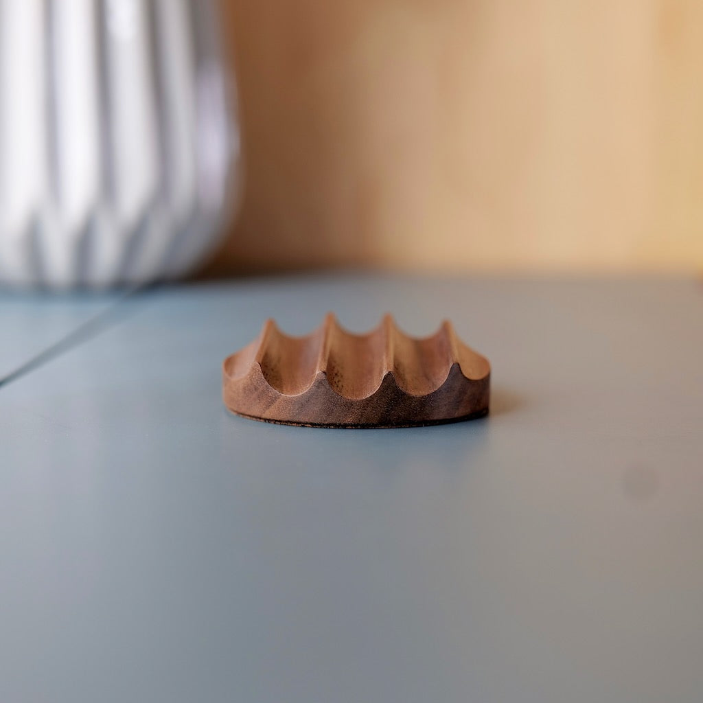 Tani - Wooden pen rest
