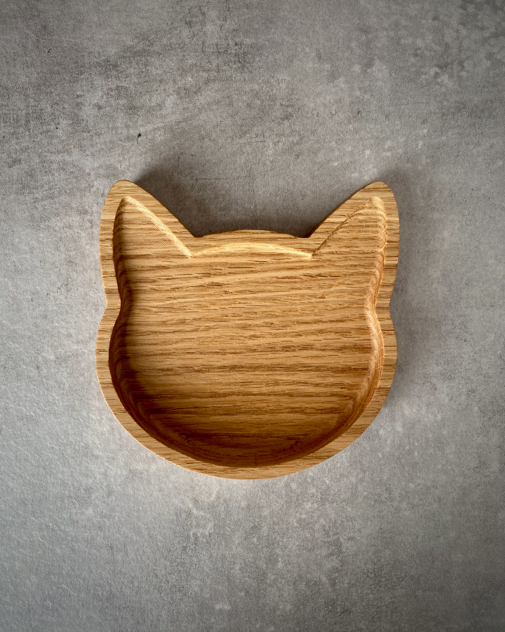 Cat and dog desk tidy